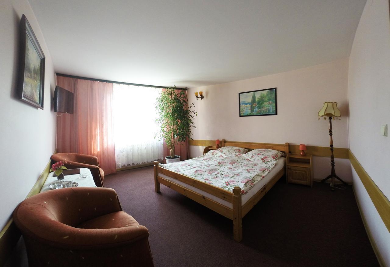 Hotel Kot Siestrzen Экстерьер фото